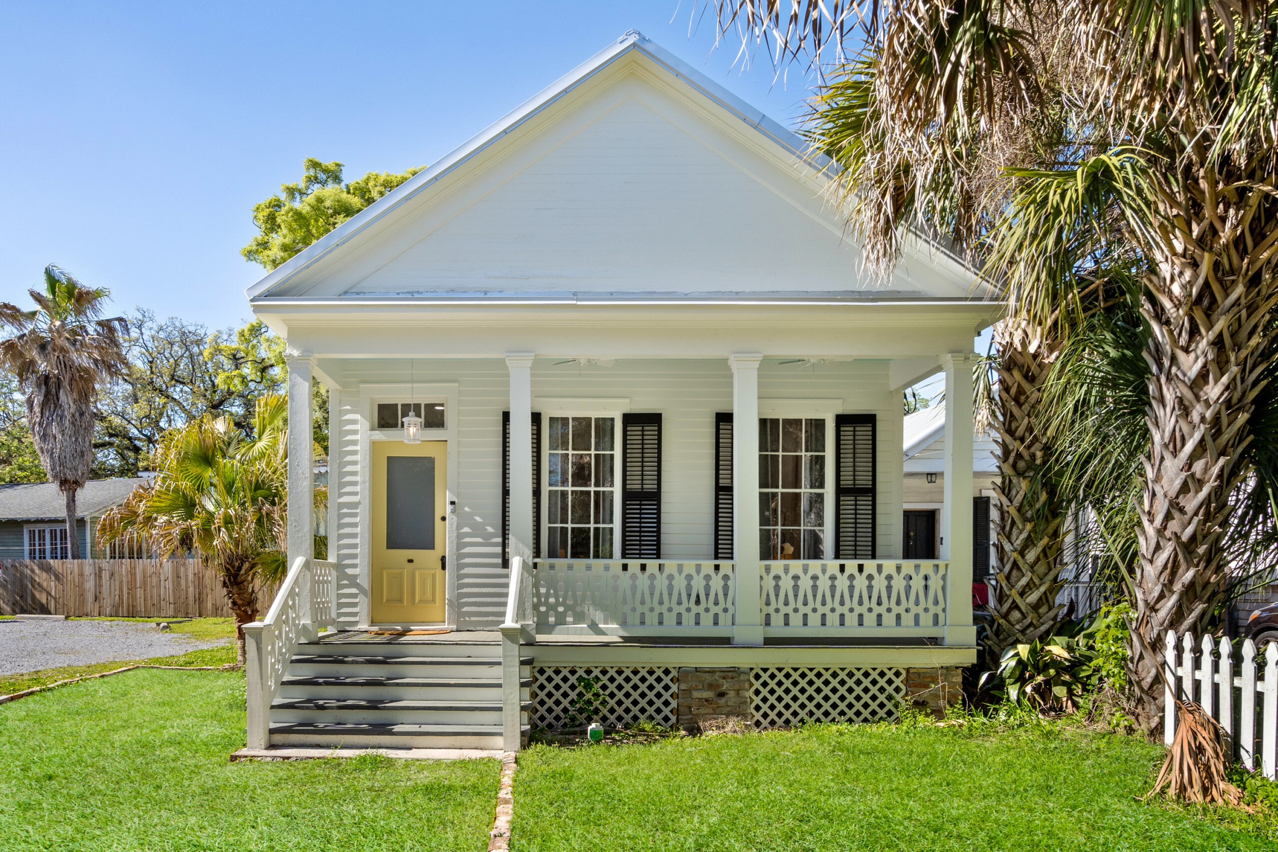 934 Conti St